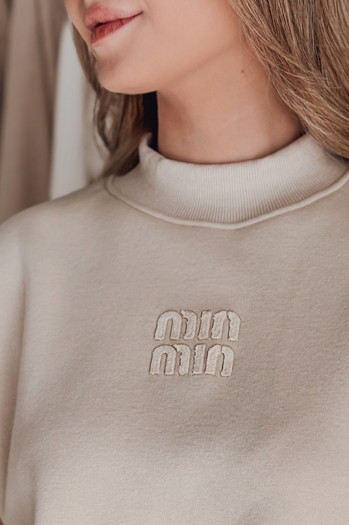 Damen Sweatshirt in Übergröße mit LOVASON Aufnäher beige Dstreet BY1420