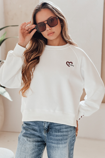 Damen Sweatshirt in Übergröße mit gestickten Herzen MONLOVE weiß Dstreet BY1507