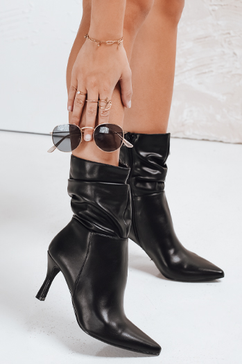 Hochhackige Stiefel mit Crinkle-Schaft schwarz Dstreet ZY1139