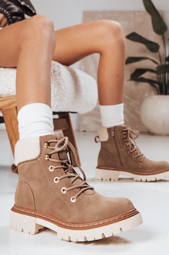 Isolierte khakifarbene Damen-Trapper Dstreet ZY1291