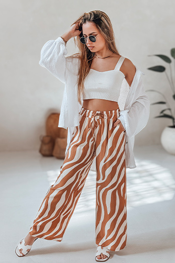 Gestreifte Damenhose mit weitem Bein ZEBRAVIBE beige/camel Dstreet UY2655
