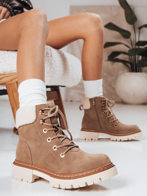 Isolierte khakifarbene Damen-Trapper Dstreet ZY1291