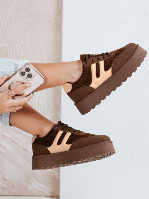 Frauen isoliert Plattform Turnschuhe braun Dstreet ZY1071