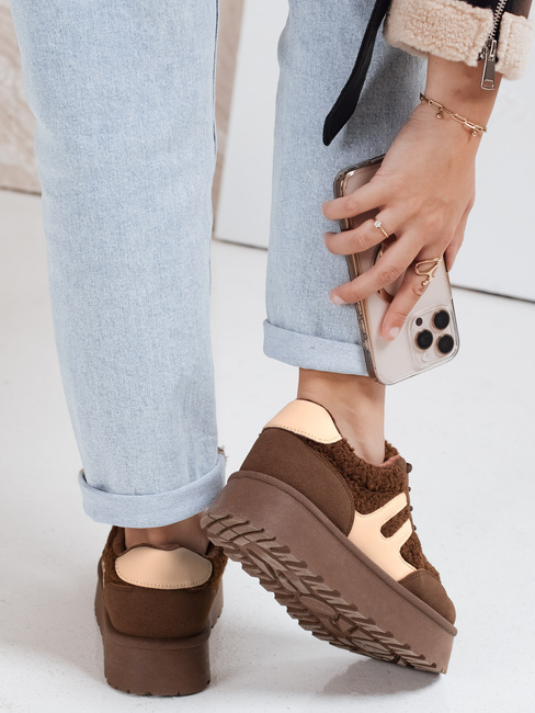 Frauen isoliert Plattform Turnschuhe braun Dstreet ZY1071