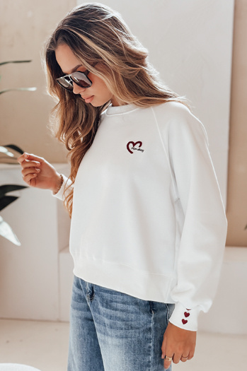 Damen Sweatshirt in Übergröße mit gestickten Herzen MONLOVE weiß Dstreet BY1507