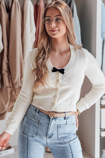 Kurzer Damen-Pullover mit Schleife LAMURE ecru Dstreet MY2474