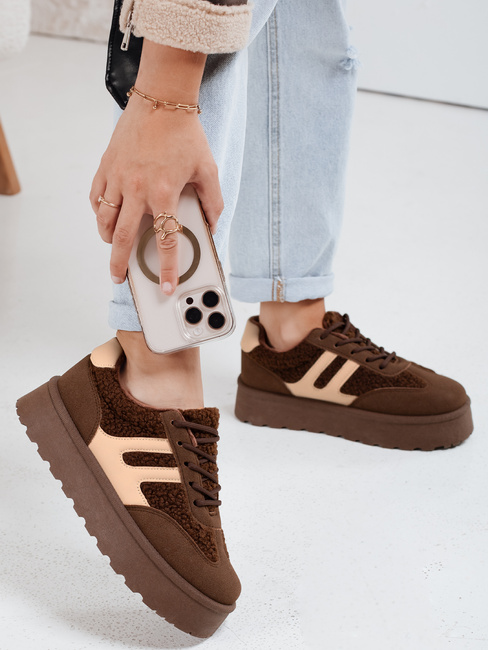 Frauen isoliert Plattform Turnschuhe braun Dstreet ZY1071