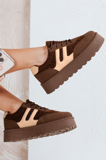 Frauen isoliert Plattform Turnschuhe braun Dstreet ZY1071